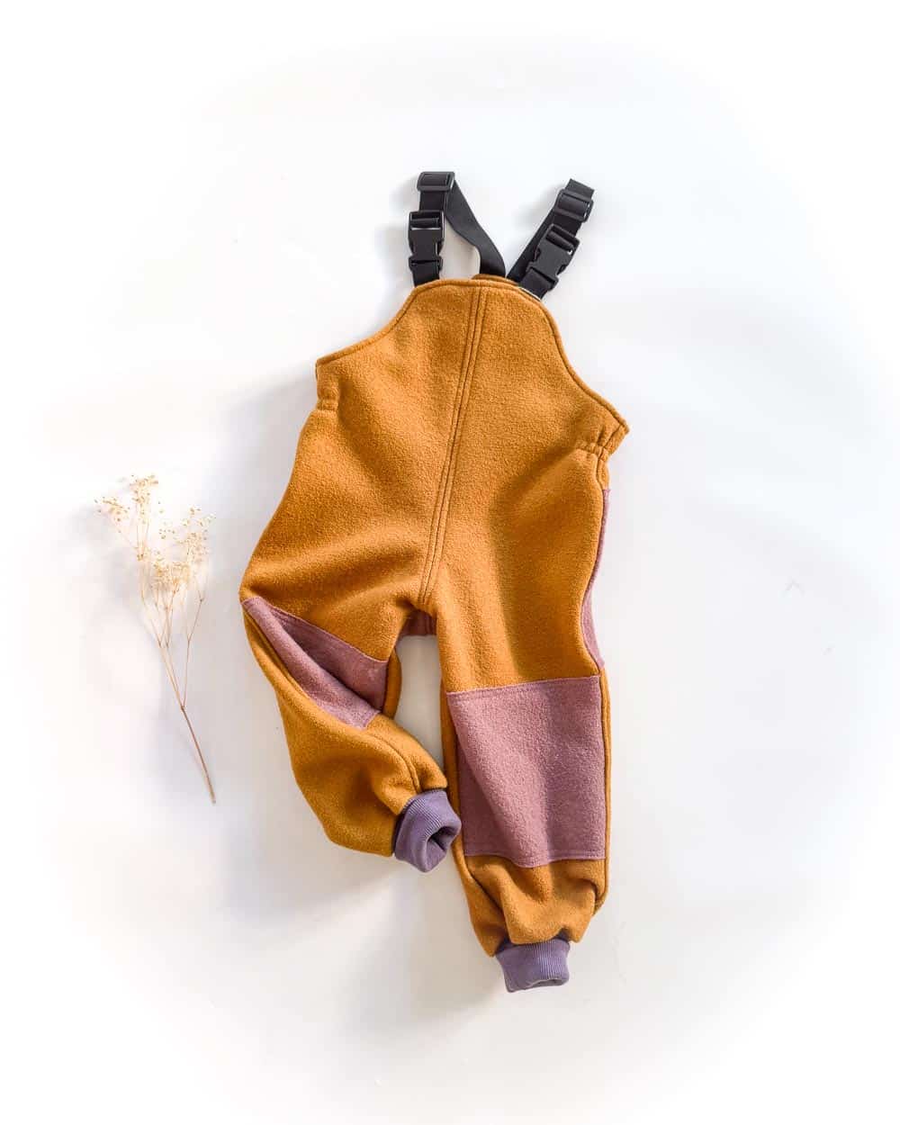 Sofortkauf: Walk-Latzhose Senf mit Knie und Po-Verstärkung in Altrosa, Gr. 98/104