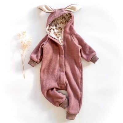 Sofortkauf: Walkoverall mit Reißverschluss und Hasenohren in Altrosa/Brownbow, Gr. 80/86