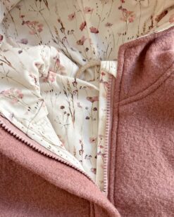 Alternative view of Sofortkauf: Walkoverall in Altrosa/Norwegian Flowers mit Umschlagbündchen und Reißverschluss, Gr. 80/86