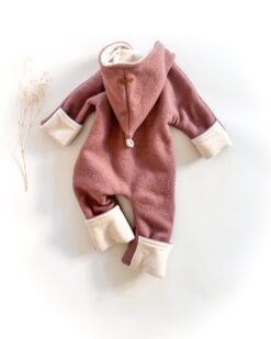 Sofortkauf: Walkoverall in Altrosa/Kuschelfleece creme mit Umschlagbündchen und Reißverschluss, Gr. 56/62