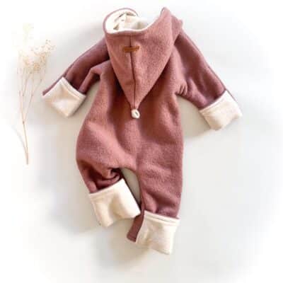 Sofortkauf: Walkoverall in Altrosa/Kuschelfleece creme mit Umschlagbündchen und Reißverschluss, Gr. 56/62