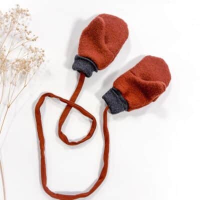 Sofortkauf: ungefütterte Wollwalk Handschuhe in Rost mit Band, Gr. 1 (1-2 Jahre)