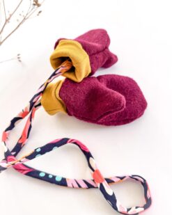 Alternative view of Sofortkauf: ungefütterte Wollwalk Handschuhe in Beere mit Band, Gr. 1 (1-2 Jahre)