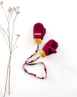 Sofortkauf: ungefütterte Wollwalk Handschuhe in Beere mit Band, Gr. 1 (1-2 Jahre)