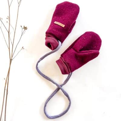 Sofortkauf: ungefütterte Handschuhe Wollwalk in Beere mit Band, Gr. 4 (7-8 Jahre)