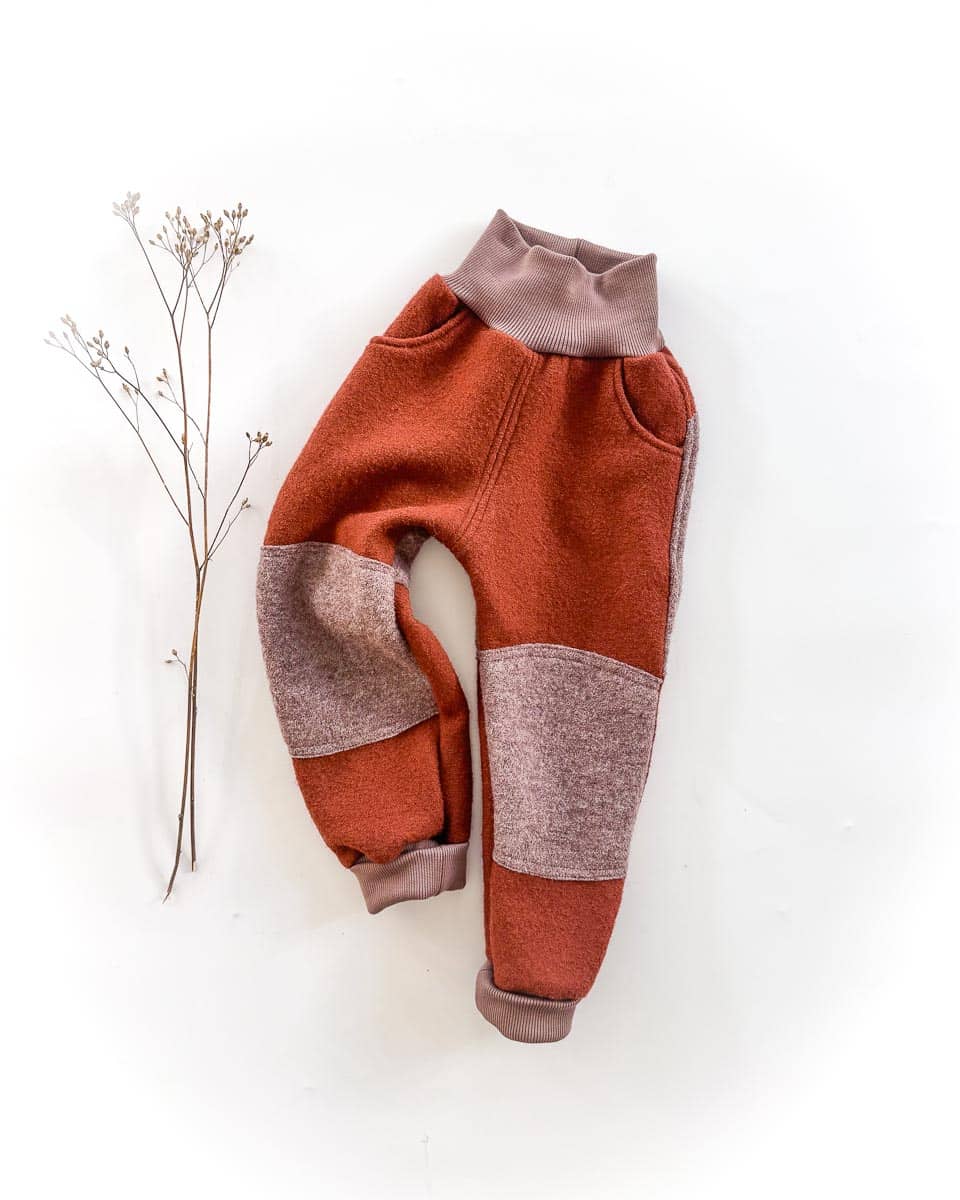 Sofortkauf: Walkhose mit Taschen in Rost mit Po- und Knie Verstärkung in Schlamm, Gr. 104/110 – Bild 2