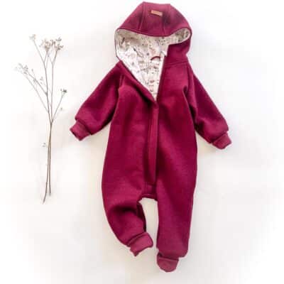 Sofortkauf: Walkoverall mit Reißverschluss in Beere/Norwegian Flowers, Gr. 86/92