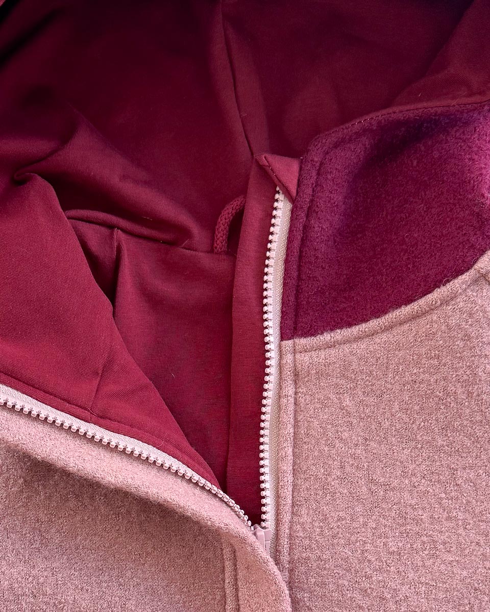 Sofortkauf: Colorblock Walkjacke mit spitzer Kapuze , Gr. 110/116 Altrosa/Beere – Bild 2