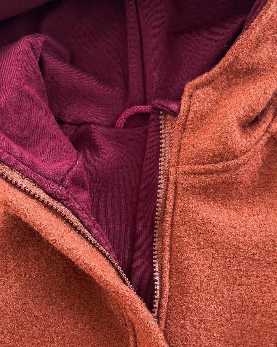 Sofortkauf: Walkjacke mit Reißverschluss in Rost und Wolljersey-Futter Beere, Gr. 92/98 – Bild 2