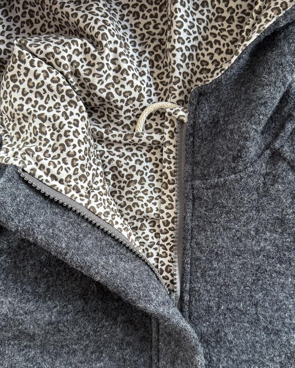 Sofortkauf: Walkjacke mit Reißverschluss in Anthrazit/Leoprint, Gr. 128/134 – Bild 2