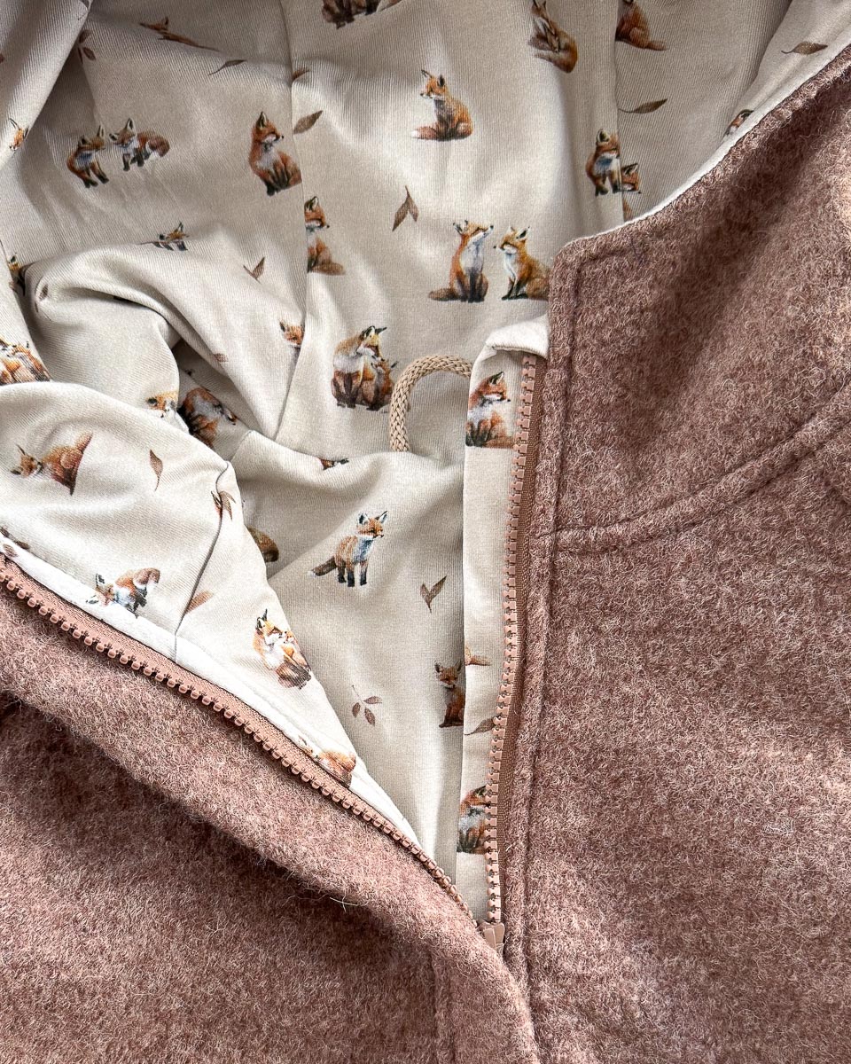 Sofortkauf: Walkjacke mit Reißverschluss und Bärenohren in Schlamm/Fuchsliebe, Gr. 134/140 – Bild 2