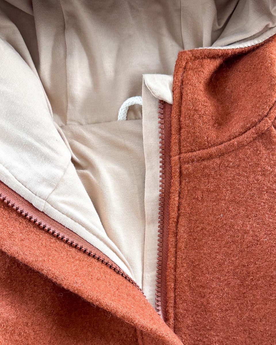 Sofortkauf: Walkjacke mit Reißverschluss in Rost/Sand Uni, Gr. 104/110 – Bild 2