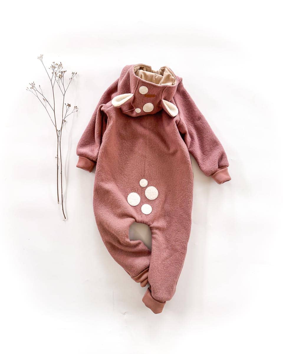 Sofortkauf: Walkoverall mit Reißverschluss und Reh in Altrosa/Sand Uni, Gr. 98/104 – Bild 2