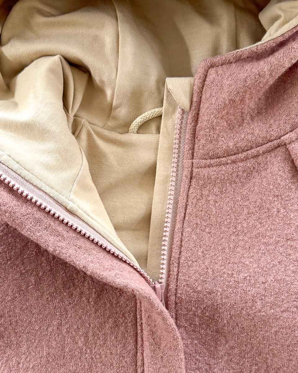 Sofortkauf: Walkoverall mit Reißverschluss und Reh in Altrosa/Sand Uni, Gr. 98/104 – Bild 3