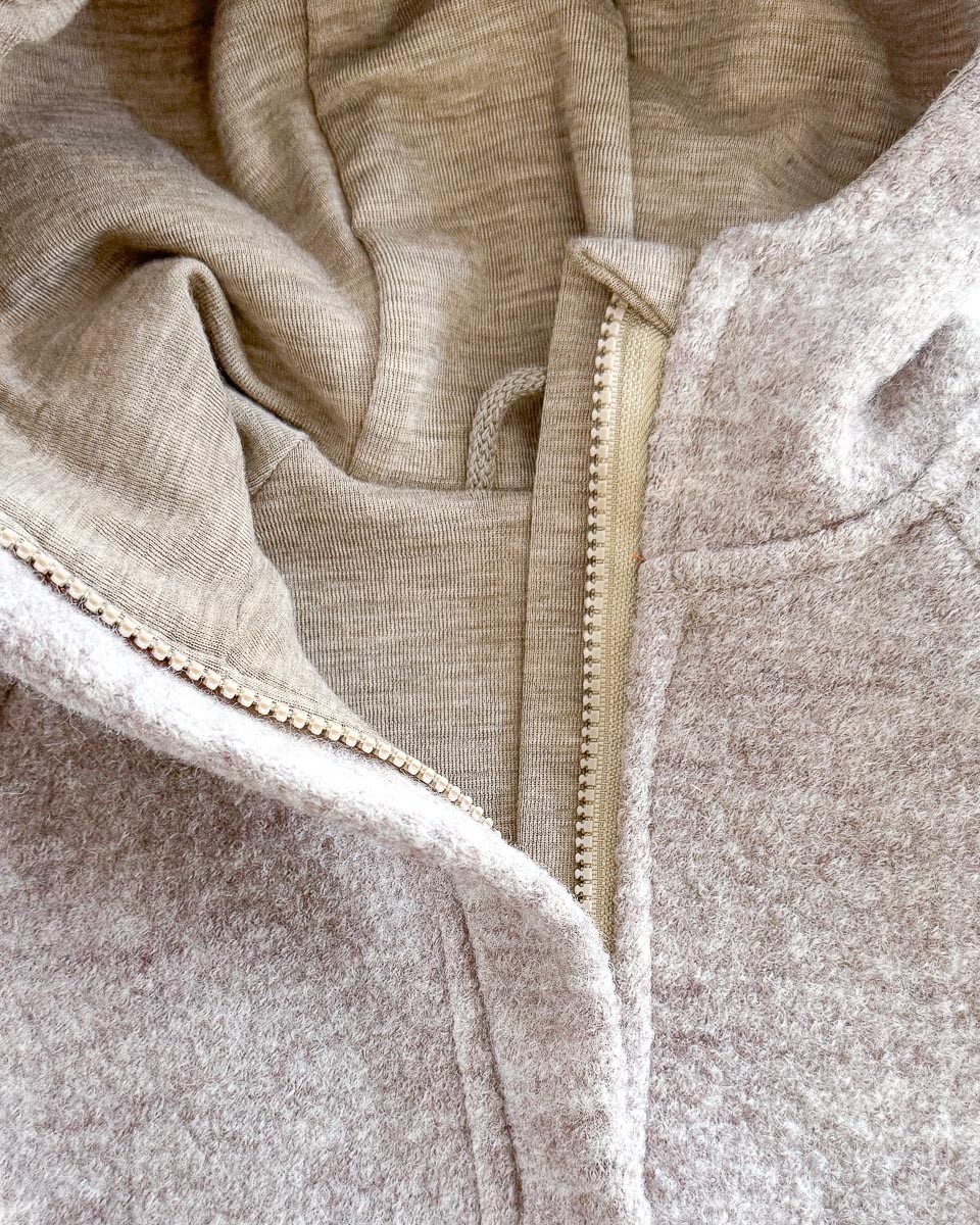 Sofortkauf: Walkoverall mit Reißverschluss und Reh in Sand Meliert mit Wolljersey-Futter Sand, Gr. 74/80 – Bild 2