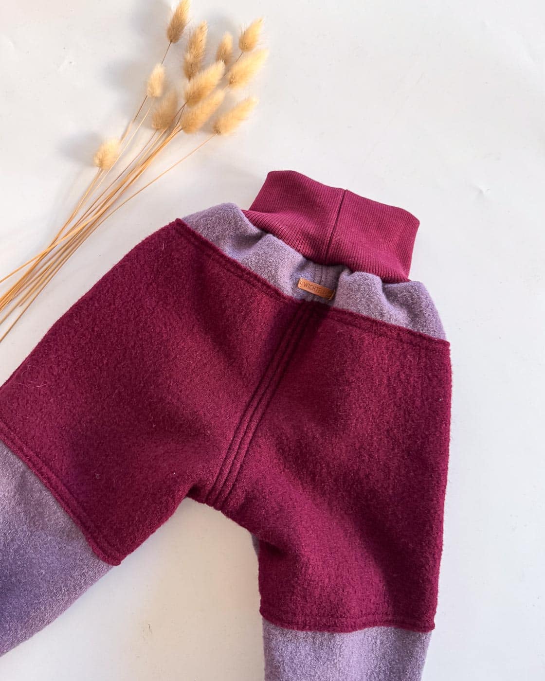 Sofortkauf: Walkhose mit Taschen in Lila mit Po- und Knie Verstärkung in Beere, Gr. 110/116 – Bild 2