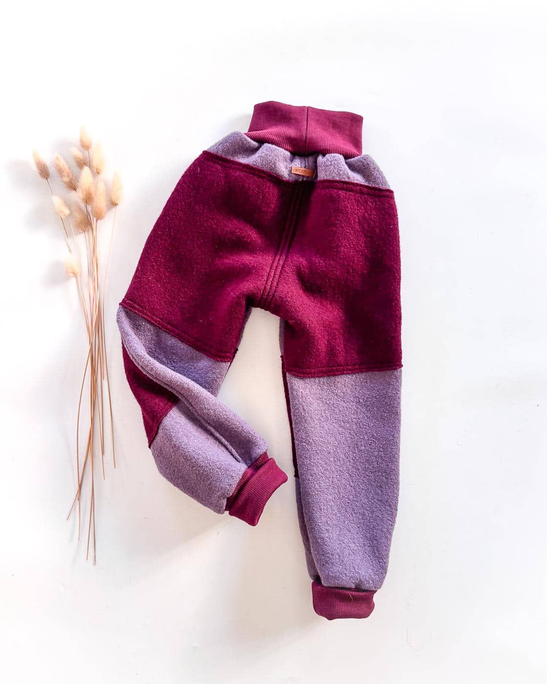 Sofortkauf: Walkhose mit Taschen in Lila mit Po- und Knie Verstärkung in Beere, Gr. 110/116 – Bild 3