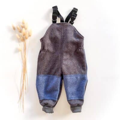 Sofortkauf: Walk-Latzhose Merino Graphit mit Knie- und Po-Verstärkung in Jeansblau, Gr. 80/86