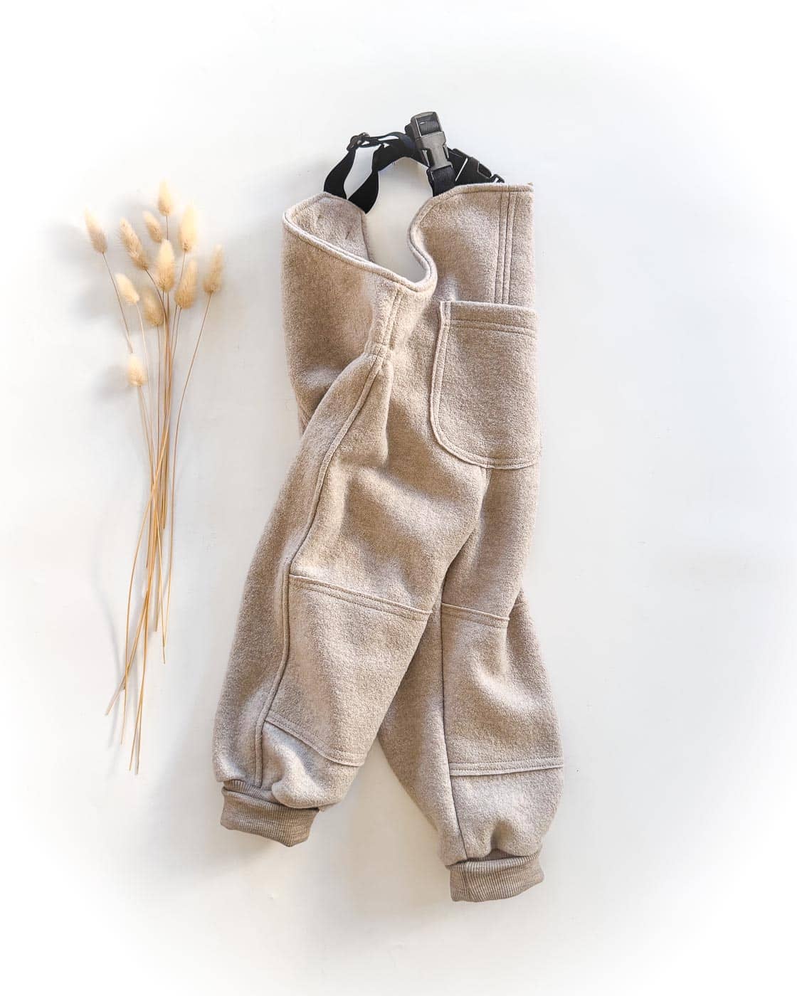 Sofortkauf: Walk-Latzhose Merino Creme mit Knie-Verstärkung und Tasche in Creme, Gr. 92/98 – Bild 4