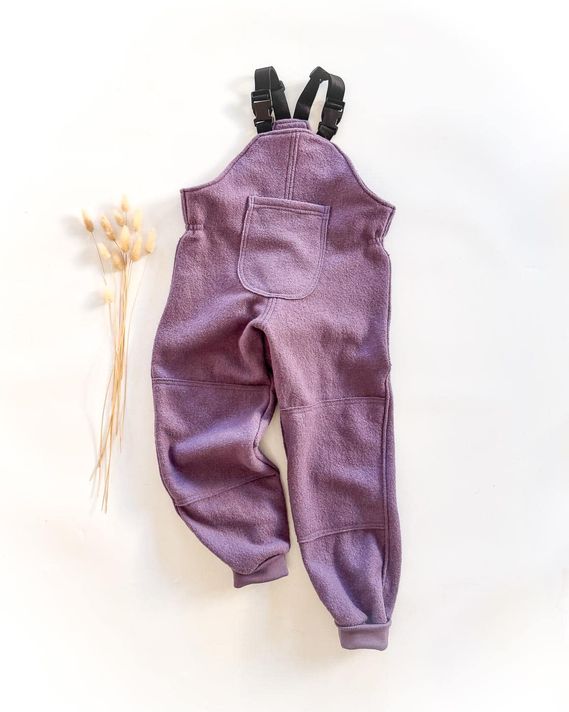 Sofortkauf: Walk-Latzhose Lila mit Po und Knie-Verstärkung und Tasche, Gr. 122/128