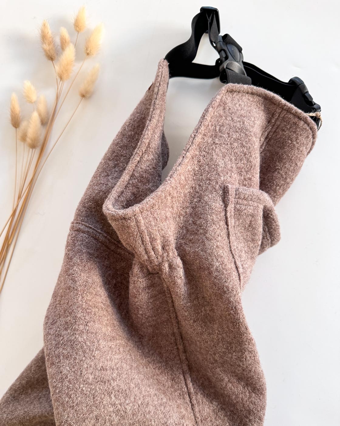 Sofortkauf: Walk-Latzhose Schlamm mit Po und Knie-Verstärkung und Tasche, Gr. 110/116 – Bild 2