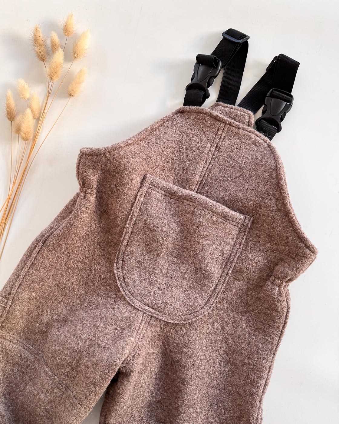 Sofortkauf: Walk-Latzhose Schlamm mit Po und Knie-Verstärkung und Tasche, Gr. 110/116 – Bild 3