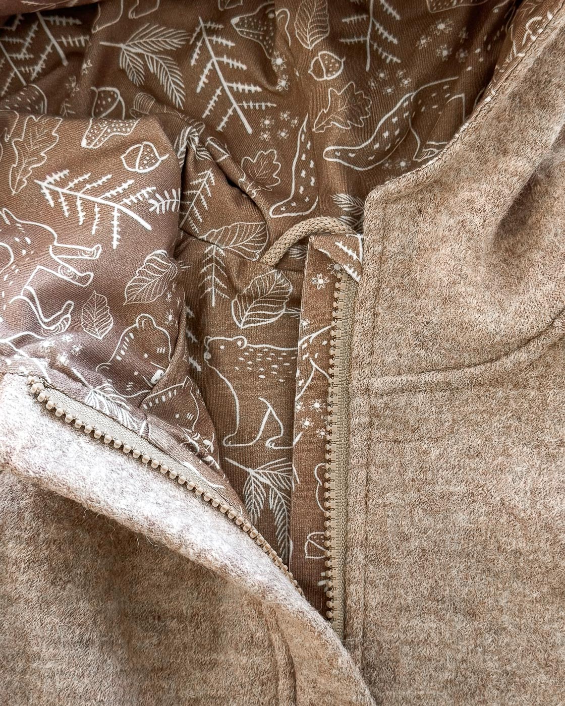 Sofortkauf: Walkjacke mit Reißverschluss in Sand Meliert/Waldtiere, Gr. 92/98 – Bild 2
