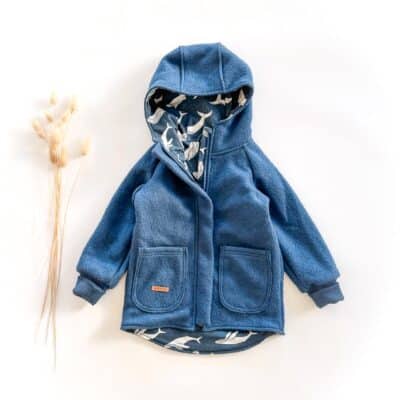 Sofortkauf: Walkjacke mit Reißverschluss und Taschen in Rauchblau/Wale, Gr. 104/110