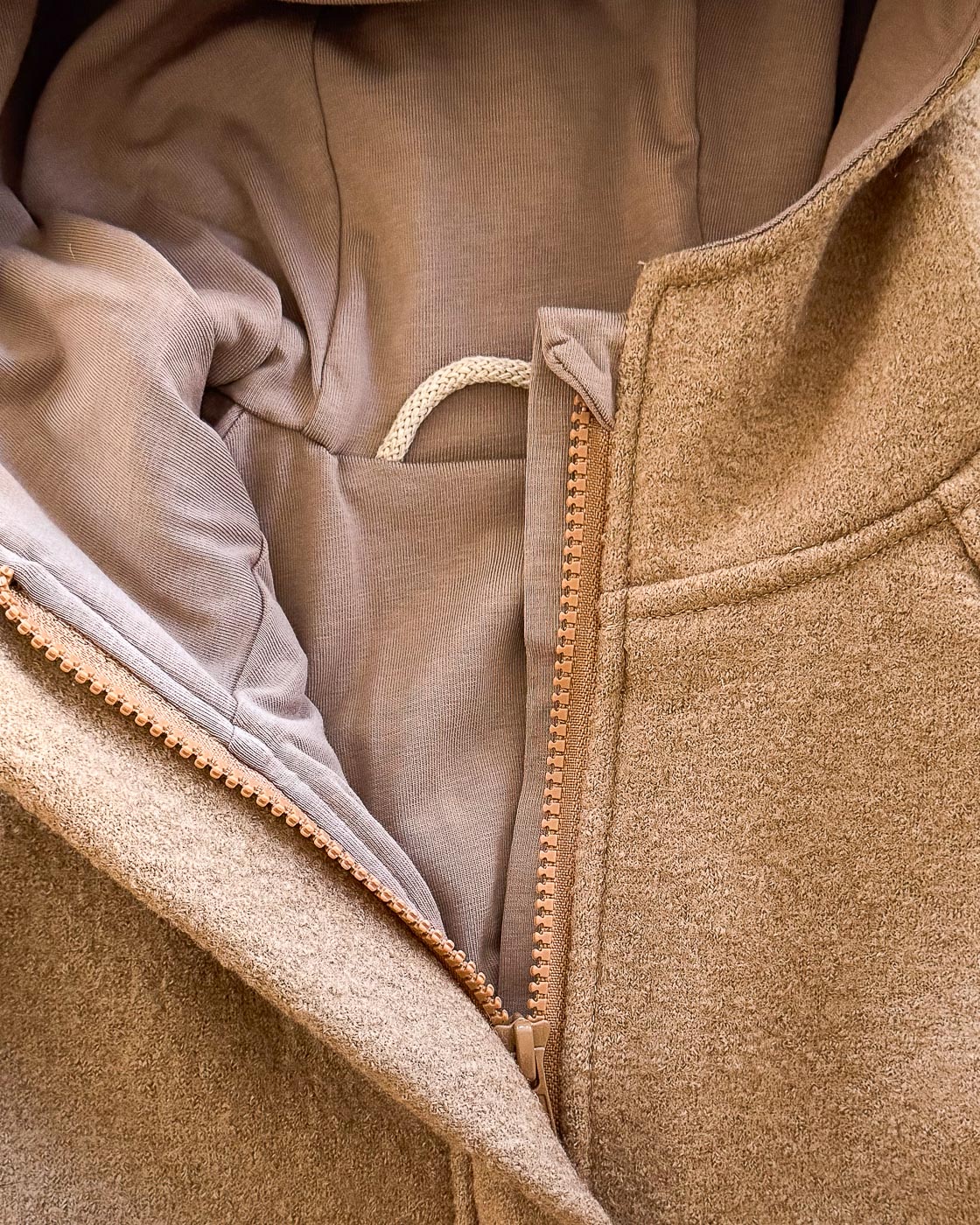 Sofortkauf: Walkjacke mit Reißverschluss mit Taschen und Reh in Camel, Gr. 92/98 – Bild 4