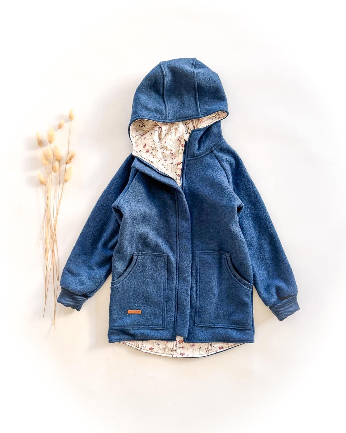 Sofortkauf: Walkjacke mit Reißverschluss mit Taschen in Rauchblau/Norwegian Flowers, Gr. 146/152