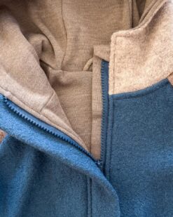 Alternative view of Sofortkauf: Colorblock Walkjacke mit Wolljersey Futter Schlamm und runder Kapuze, Gr. 92/98 Rauchblau/Sand Meliert/Schlamm