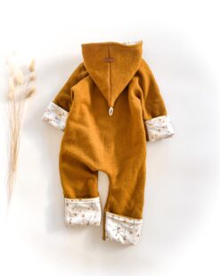 Sofortkauf: Merinowalk Overall mit Holzknöpfen in Senf/Tiny Amaryllis, Gr. 74/80