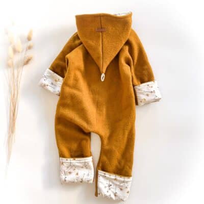 Sofortkauf: Merinowalk Overall mit Holzknöpfen in Senf/Tiny Amaryllis, Gr. 74/80
